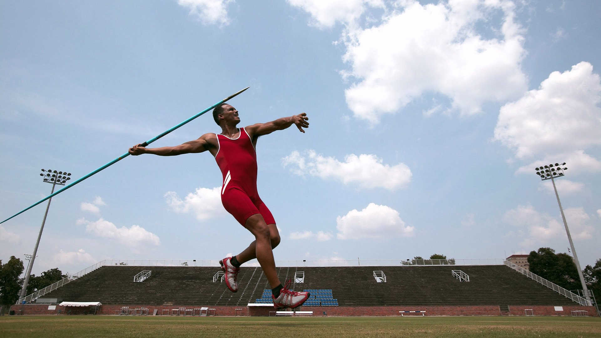 “腰旗橄榄球:东部新区赛场的精彩对决让人目不暇接”